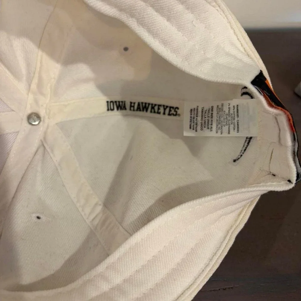 'Nike vintage fall 2010 white University of Iowa Hawkeyes cap